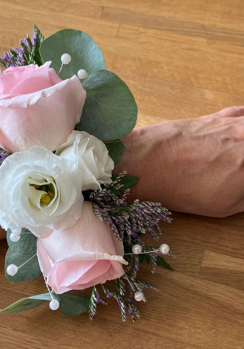 bruiloftsbloemen-armcorsage